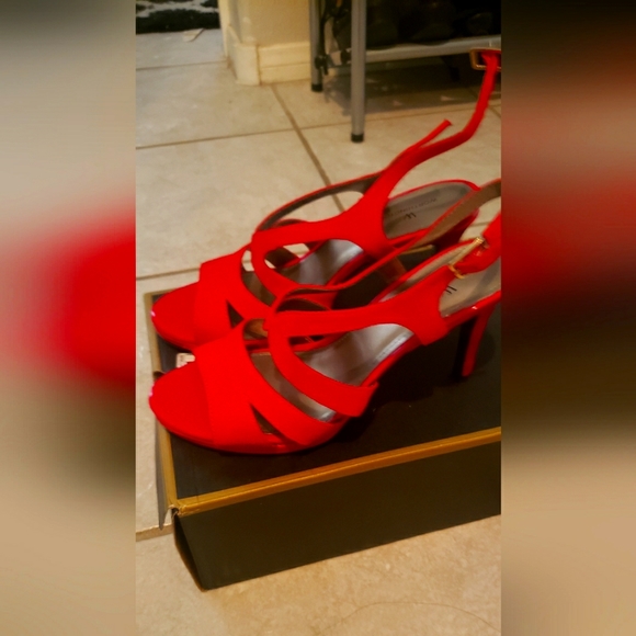 Sandals - Picture 1 of 4